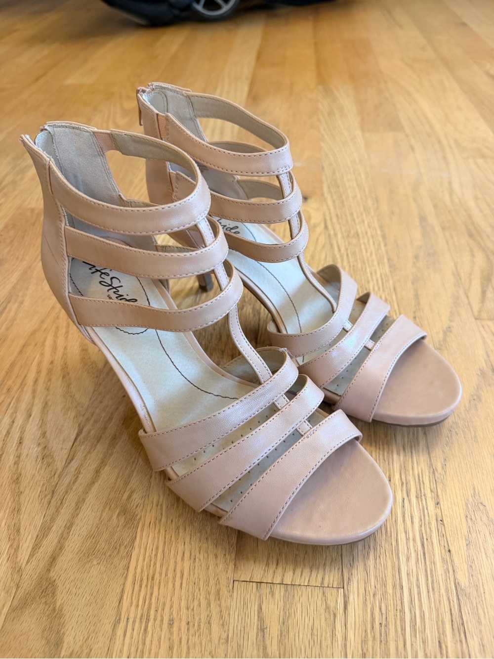 Ladies Size 9.5W "Life Stride" Blush Tan Strappy Block Heel Sandals GUC